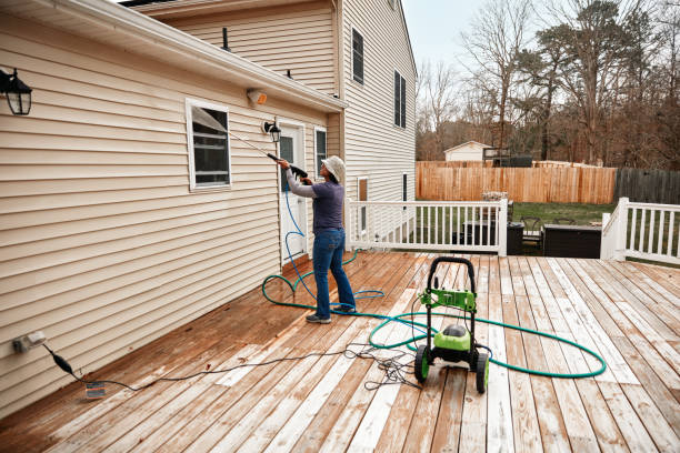 Best Roof Pressure Washing  in Omak, WA